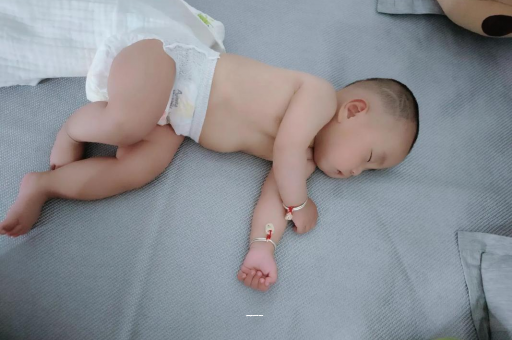 宜都4个月宝宝特点